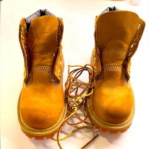 boys/girls kids timberland size 9M